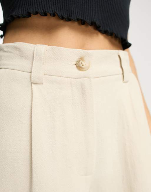 ASOS DESIGN Petite – Beiga linneshorts i dad-modell, 4 av 4