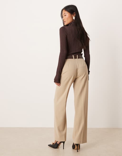 ASOS DESIGN Petite – Beige, figursydda byxor med smala, raka ben och skärp, 3 av 5
