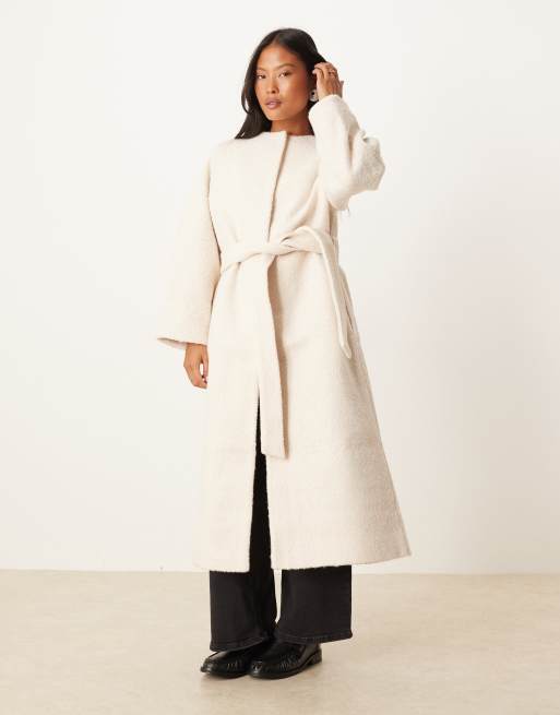 ASOS DESIGN Petite - Beige formel longline-frakke uden krave i bouclé, 4 af 4