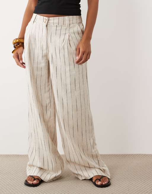 ASOS DESIGN Petite – Beige, vida byxor i linnemix med veck, 2 av 5