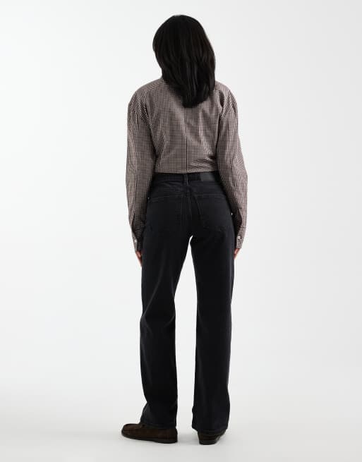 ASOS DESIGN Petite – Bequeme Jeans mit geradem Schnitt und Stretchanteil in Schwarz, 2 von 5
