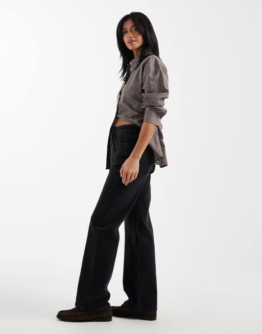 ASOS DESIGN Petite – Bequeme Jeans mit geradem Schnitt und Stretchanteil in Schwarz, 3 von 5