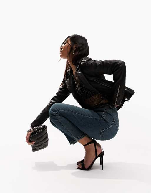 ASOS DESIGN Petite – Bequeme Mom-Jeans in Mittelblau mit schmalem Schnitt