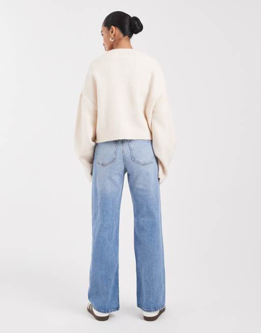 ASOS DESIGN Petite – Bequeme Stretch-Jeans in hellem Mittelblau mit geradem Schnitt, 2 von 5