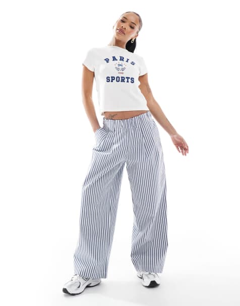 ASOS DESIGN Petite – Besonders weite Schlupfhose in gestreiftem Blau mit weitem Bein - view 1
