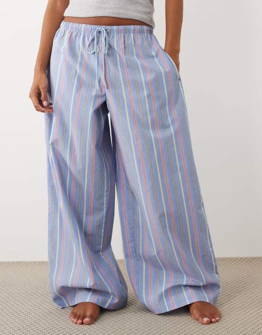 ASOS DESIGN Petite - Blå vævede pyjamasbukser med fine striber, 2 af 4