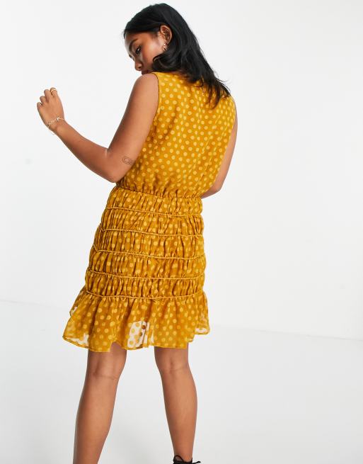 ASOS DESIGN Petite - Blød minikjole uden ærmer med rynket nederdel i sennepsgul dobby, 2 af 4