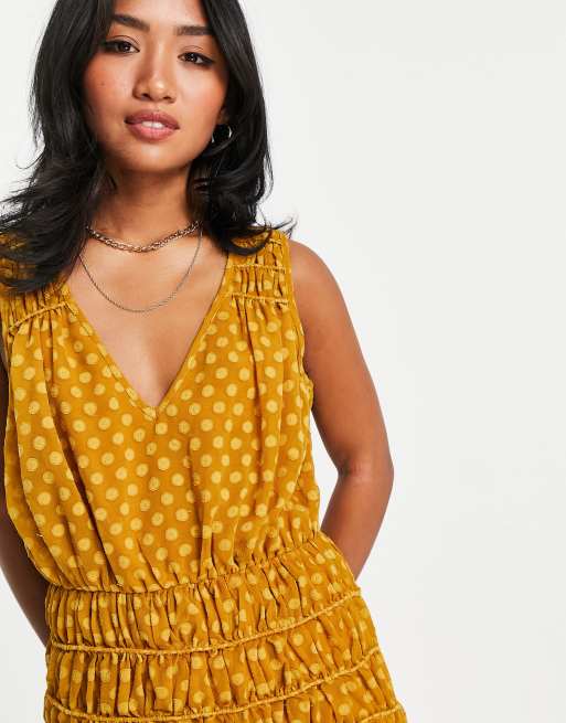 ASOS DESIGN Petite - Blød minikjole uden ærmer med rynket nederdel i sennepsgul dobby, 3 af 4