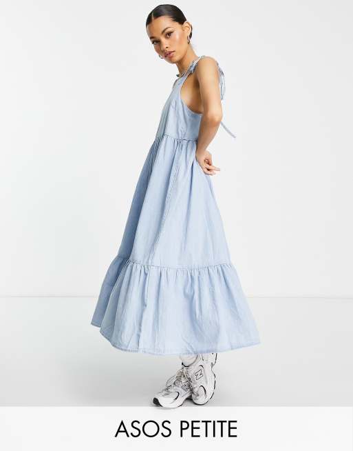 ASOS DESIGN Petite - Blød smock-midikjole i lys vasket denim