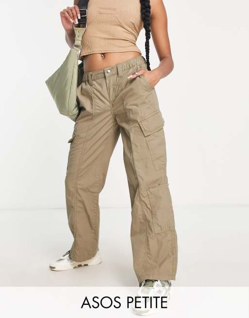 ASOS DESIGN Petite – Blekt kakibruna cargobyxor i 00-talsstil