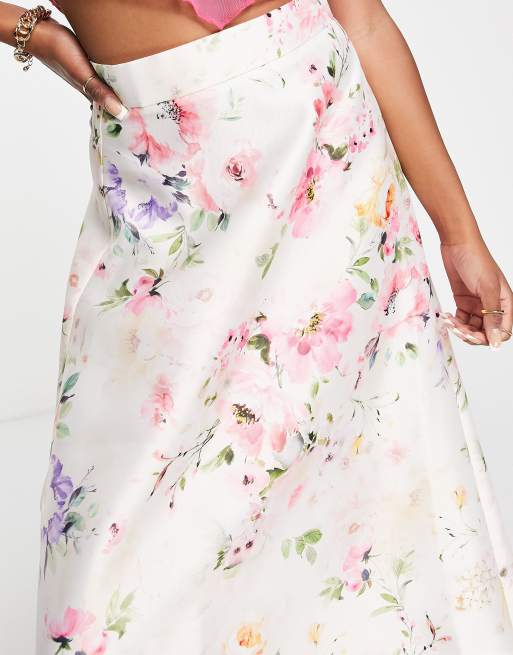 ASOS DESIGN Petite – Blommig, vid balkjol i maxilängd av satin , 3 av 4