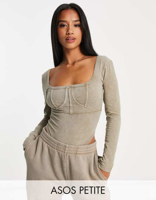 ASOS DESIGN Petite - Body color pietra slavato a maniche lunghe con cuciture decorative