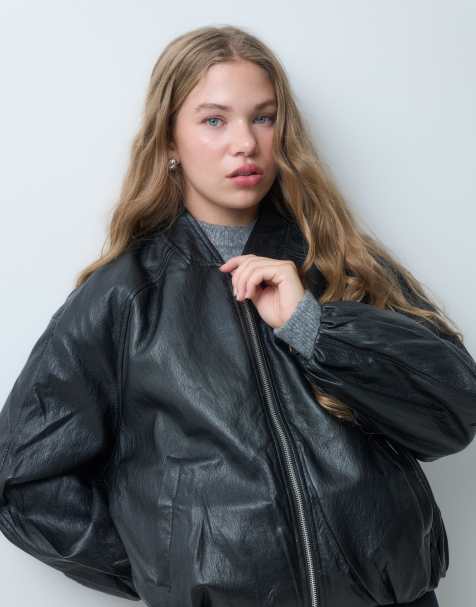 ASOS DESIGN Petite bomber oversize effet cuir délavé noir délavé - view 1