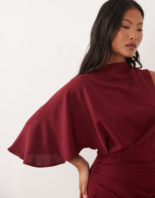 ASOS DESIGN Petite - Bordeaux maxikjole med enkelt ærme og plisseret talje, 3 af 4