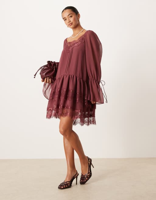 ASOS DESIGN Petite - Bordeaux minikjole med hjerteformet hals og lange ærmer, 2 af 4