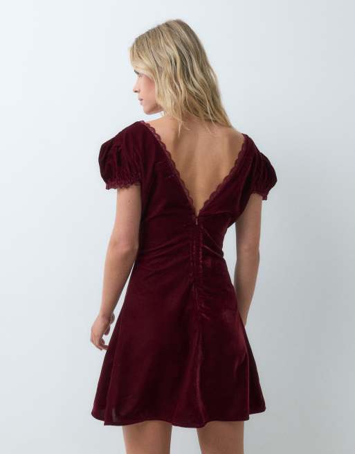 ASOS DESIGN Petite bordeaux velour minikjole med blondekanter, 4 af 5