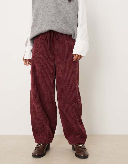 ASOS DESIGN Petite – Bordowe sztruksowe wciągane spodnie barrel, 3 z 5