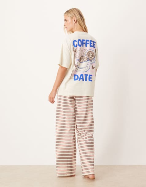 ASOS DESIGN Petite – Brązowa piżama z nadrukiem kawy: T-shirt oversize i spodniami z szerokimi nogawkami - view 1