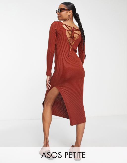 ASOS DESIGN Petite – Brązowa sukienka maxi ze sznurowaniem na plecach