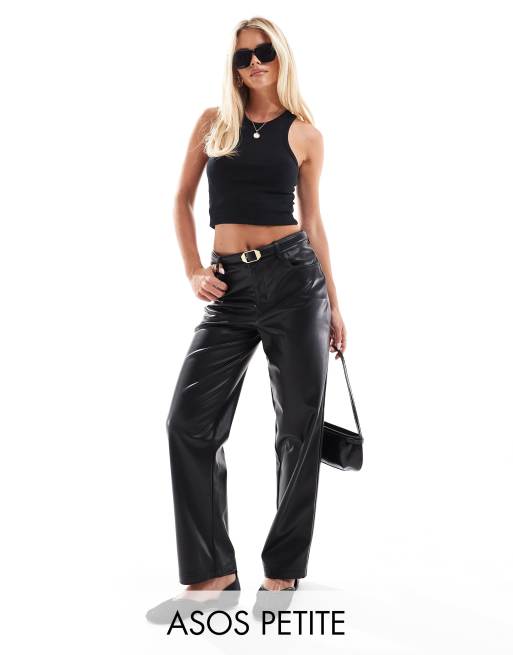 ASOS DESIGN Petite - Broek van imitatieleer met rechte pijpen in zwart