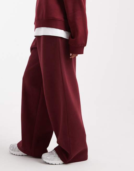ASOS DESIGN Petite - Brushback joggingbroek met wijde pijpen in bordeauxrood, 2 van 5