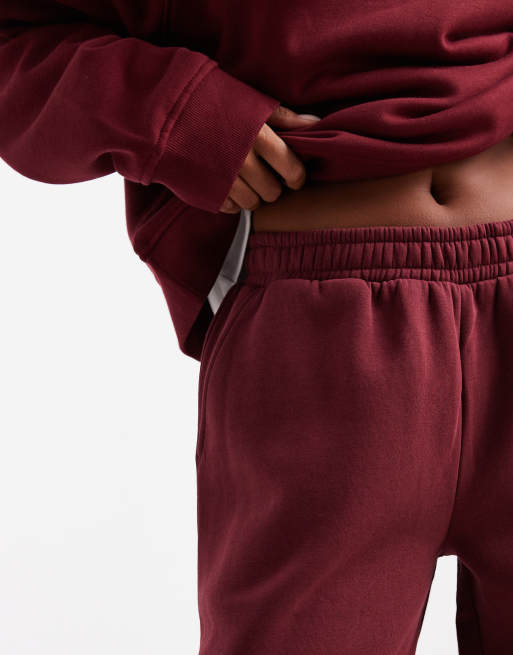ASOS DESIGN Petite - Brushback joggingbroek met wijde pijpen in bordeauxrood, 3 van 5