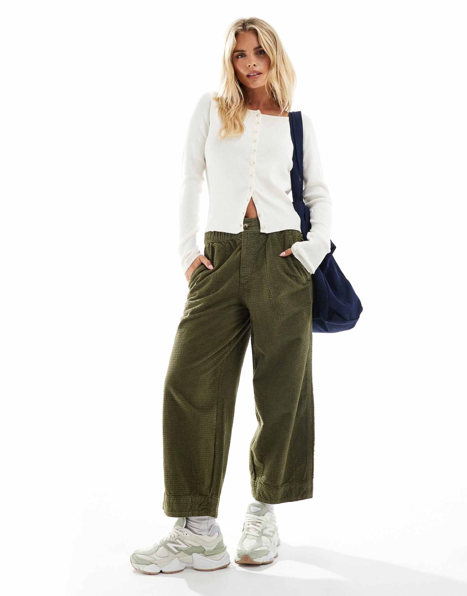 ДИЗАЙНЕРСКИЕ вельветовые брюки-бочкообразки ASOS в стиле Petite bubble зеленого цвета хаки