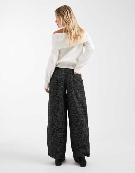 ASOS DESIGN Petite - Bukser i tekstureret sort/hvidt tern med sømdetaljer og barrel-ben, 4 af 5