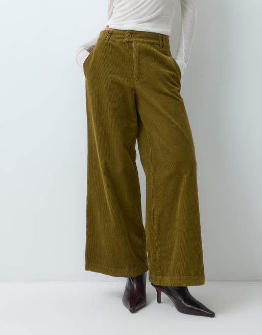 ASOS DESIGN Petite bukser med lige ben i fløjl i tobakbrun, 2 af 5