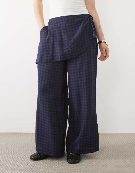 ASOS DESIGN Petite byxor med raka ben och kjoldetalj i marinblå gingham, 5 av 5