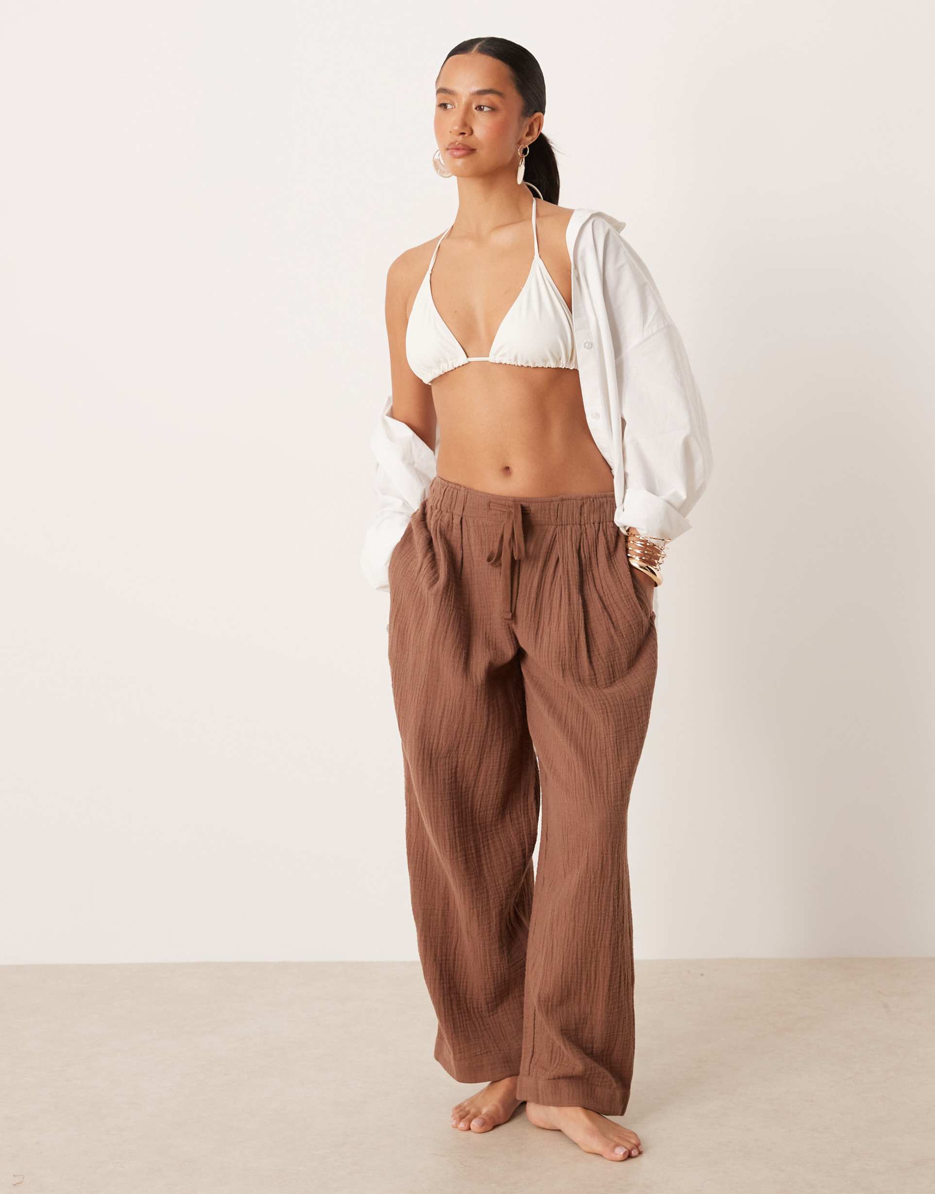 asos design petite callie cheesecloth beach balloon pants in mocha
