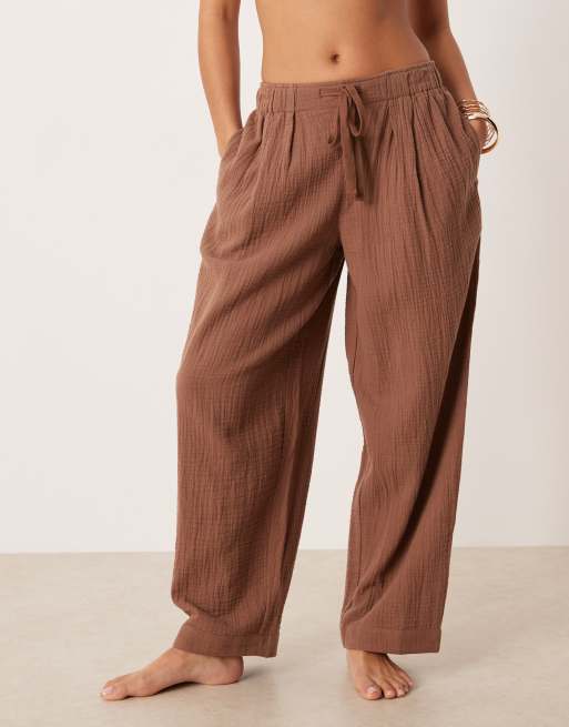 ASOS DESIGN Petite - Callie - Pantalon de plage bouffant en gaze - Moka, 4 de 5