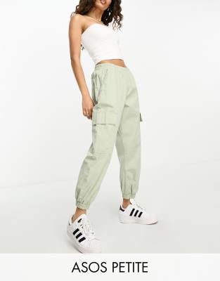 ASOS Design Petite - Cargohose in Salbeigrün mit elastischem Saum