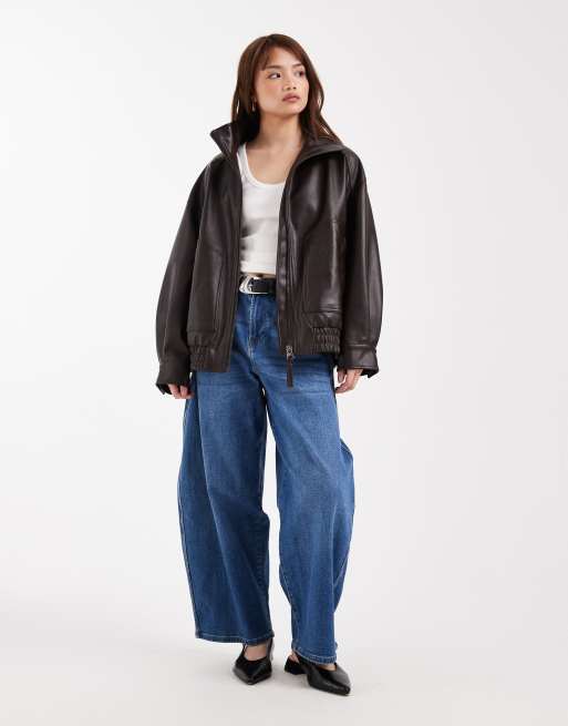 ASOS DESIGN Petite - Chokoladebrun oversized bomber-jakke i læderlook med ståkrave, 4 af 4