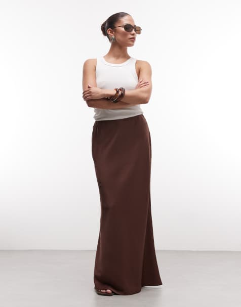 ASOS DESIGN Petite – Ciemnobrązowa satynowa spódnica midi cięta ze skosu - view 1