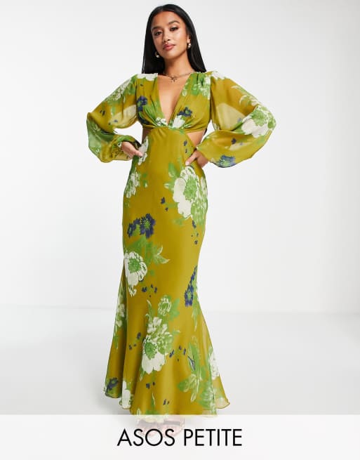 ASOS DESIGN Petite – Cięta ze skosu sukienka maxi z obszernymi rękawami z obcisłymi mankietami w odważny kwiatowy wzór