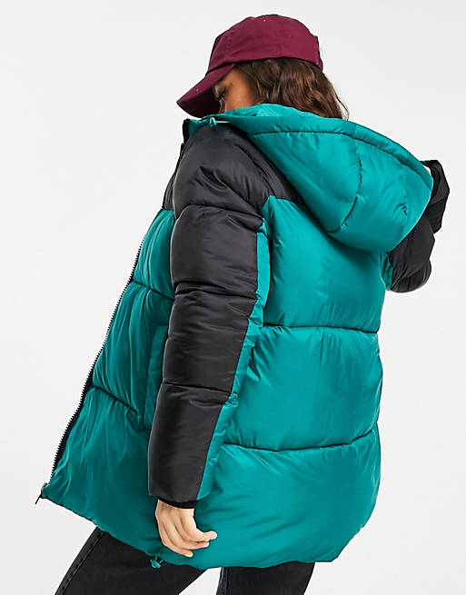 Women Petite colour block puffer jacket in green 