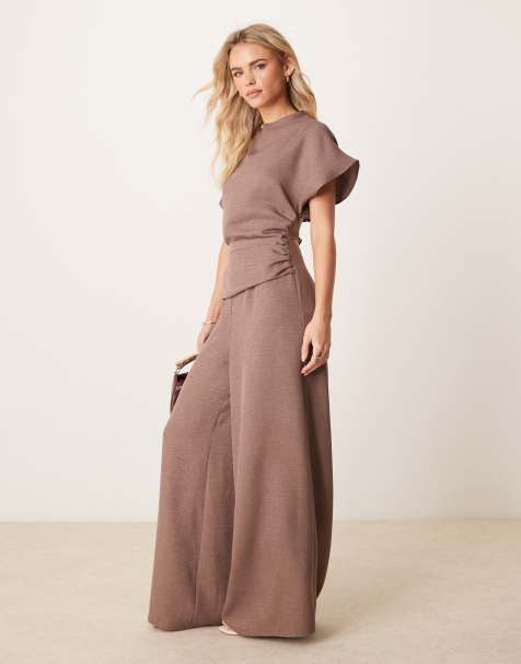 ASOS DESIGN Petite - Combinaison aspect lin à dos ouvert et détails froncés - Moka - view 1