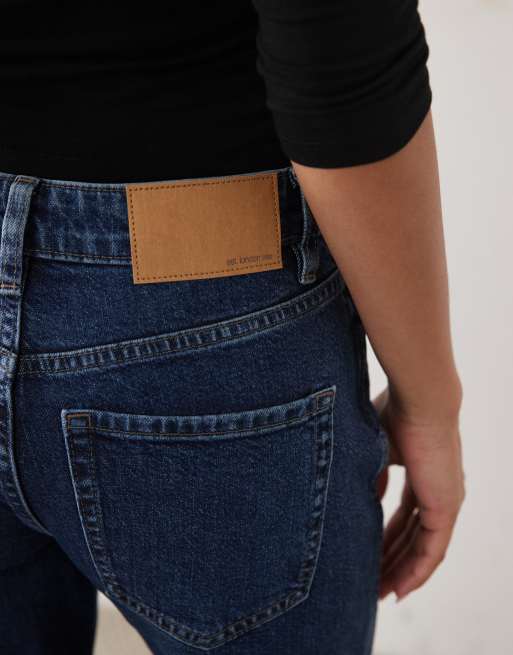 ASOS DESIGN Petite comfort stretch straight leg jean in mid blue, 4 of 5