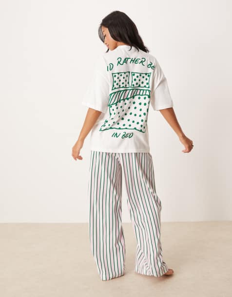 ASOS DESIGN Petite - Completo a righe con grafica con letto composto da pantaloni a fondo ampio e T-shirt oversize - view 1