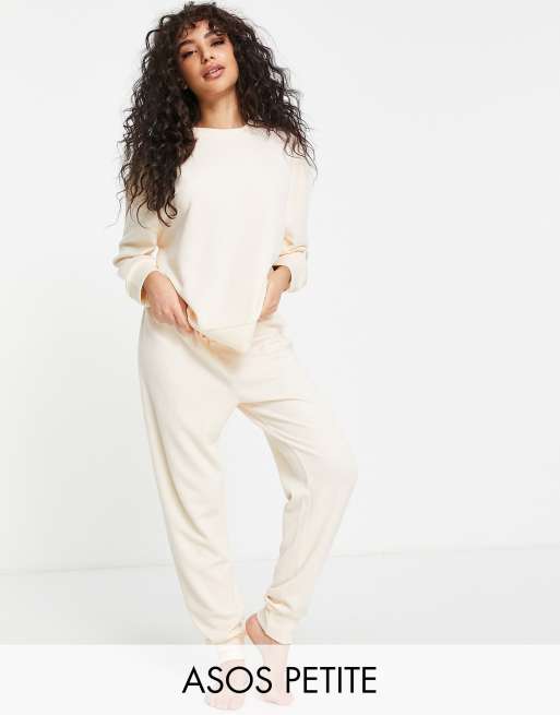 ASOS DESIGN Petite - Completo da casa color avena con joggers e felpa in tessuto fiammato leggero