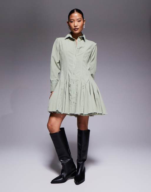 ASOS DESIGN Petite – Cord-Hemdkleid in Salbeigrün mit betonter Taille und Godets, 2 von 4