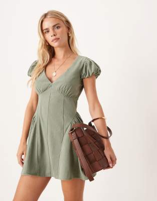 ASOS DESIGN Petite - Cord-Minikleid in verwaschenem Oliv mit Korsetttaille und Puffärmeln-Grün