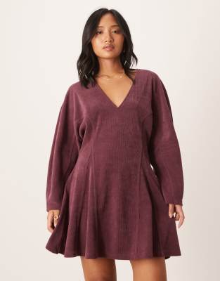 ASOS DESIGN Petite - Cord-Minikleid in Weinrot mit Cocoon-Ärmeln-Keine Farbe
