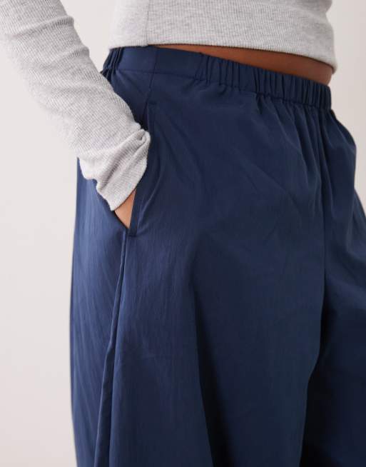 ASOS DESIGN Petite cotton nylon blend pull on balloon trousers in navy, 5 of 5