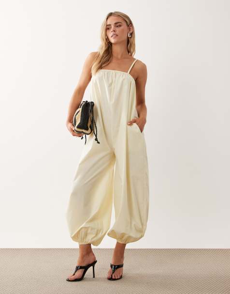 ASOS DESIGN Petite - Cremehvidt jumpsuit med ballonben - view 1