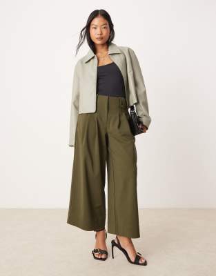 Petite cropped adjustable tab waist pants in olive-Green