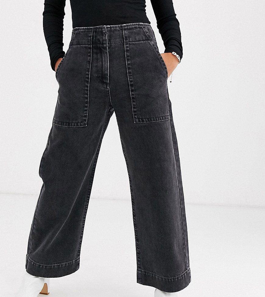 ASOS DESIGN - Petite - Cropped jeans met wijde pijpen en wassing in zwart