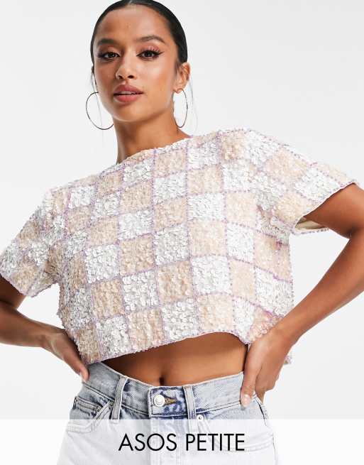 ASOS DESIGN Petite - Cropped T-shirt met open achterkant, lovertjes en geblokt motief in roze