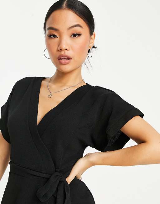 ASOS DESIGN Petite – Czarna kopertowa sukienka midi, 3 z 4